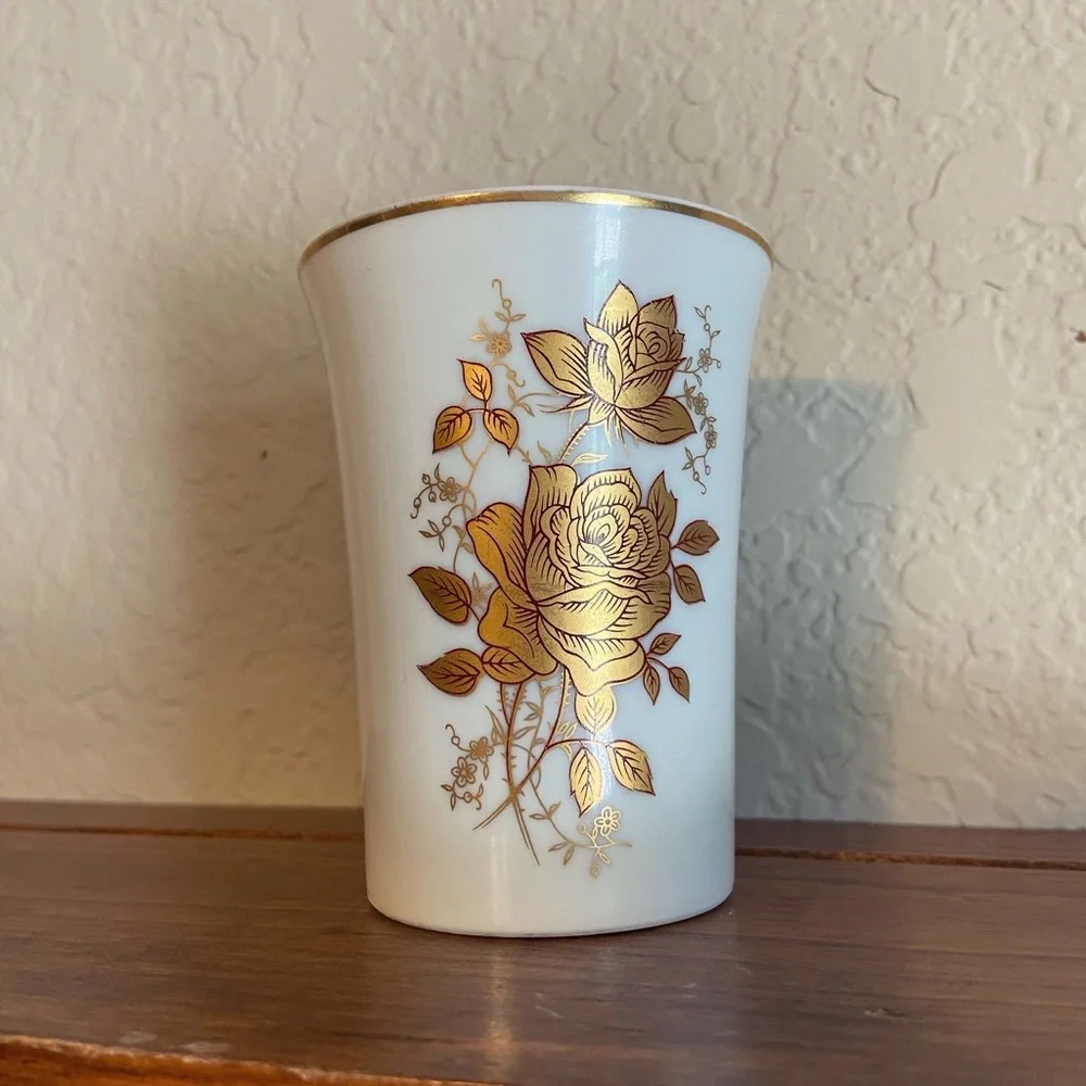 Dainty Hollywood Regency Vanity Cup